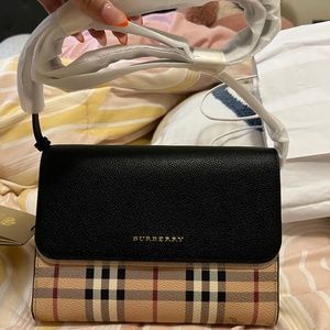 BURBERRY CROSSED BODY BAG